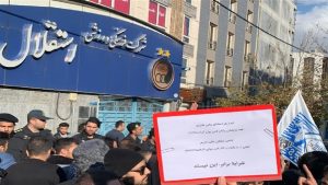 شعار بر علیه مدیر عامل باشگاه استقلال