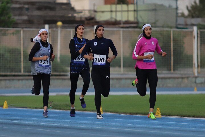 پوشش دختر قزاقستانی