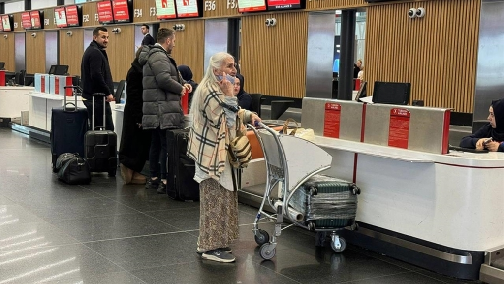 زن ایرانی در فرودگاه ترکیه