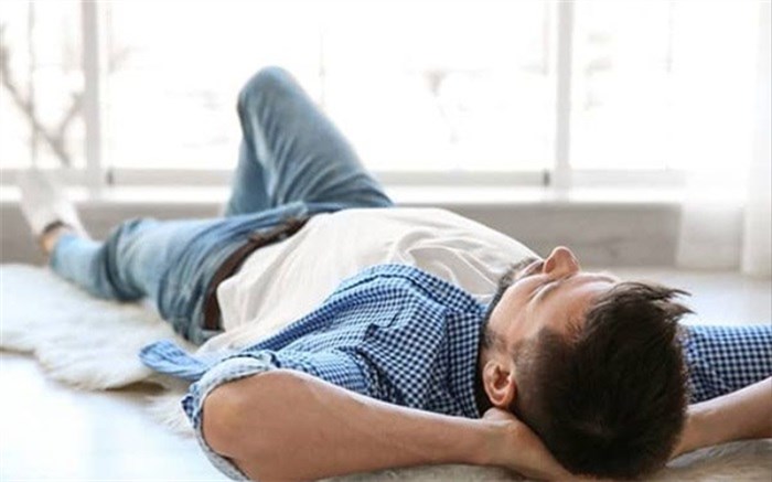 فواید خوابیدن روی زمین